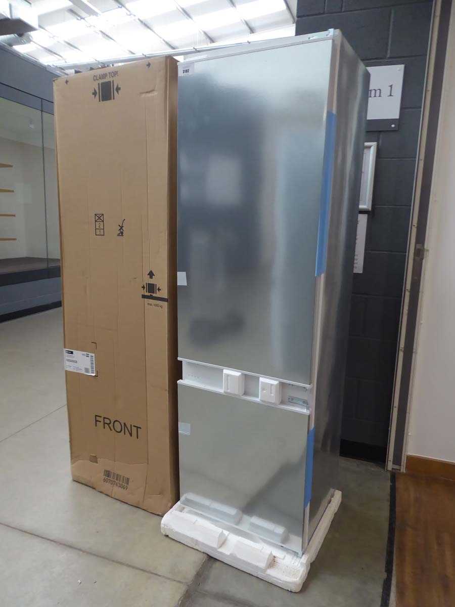 Lot 3195 - Neff fully integrated fridge freezer model...