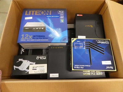 Lot 2263 - Box containing various items including a...
