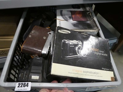 Lot 2264 - Box containing various cameras