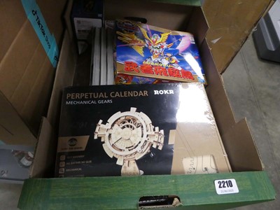 Lot 2210 - Box containing various items including a...