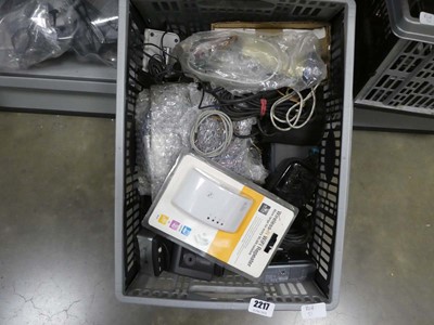 Lot 2217 - Box containing various cameras and camera...