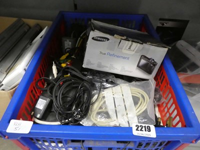 Lot 2219 - Box containing a Samsung Envy 5 camera,...