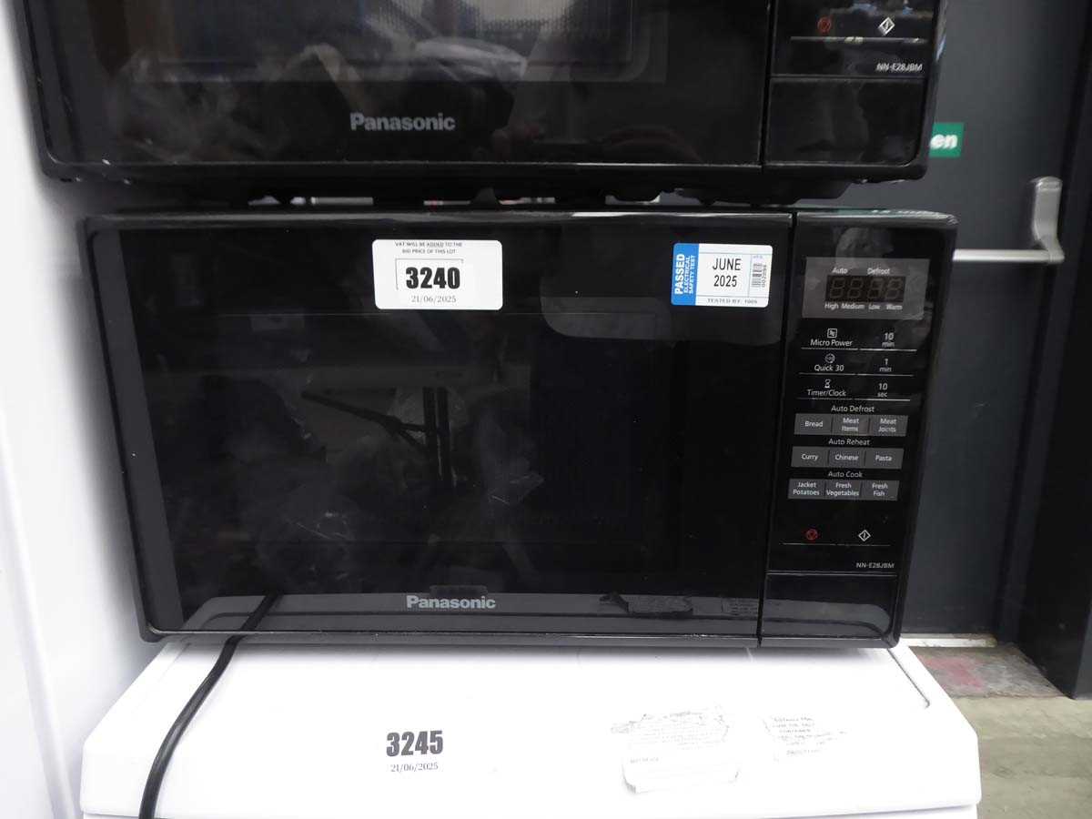 Lot 3240 - Panasonic microwave