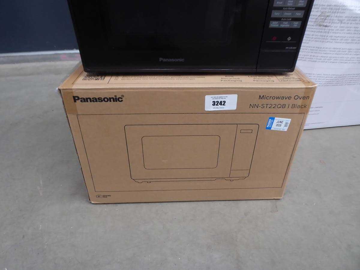 Lot 3242 - Panasonic microwave oven