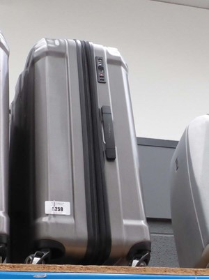 Lot 3257 - Two piece hard shelled Samsonite suitcase set