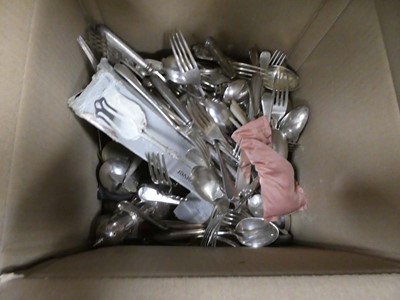 Lot 2273 - Box containing various cutlery items
