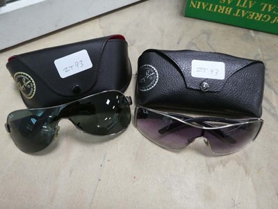 Lot 2318 - 2 Pairs of Ray Ban sunglasses