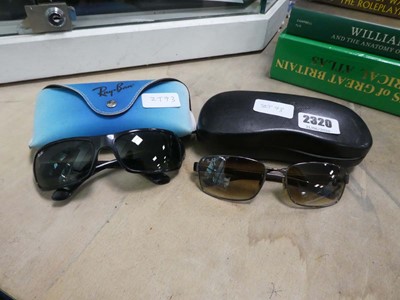 Lot 2320 - 2 Pairs of Ray Ban sunglasses