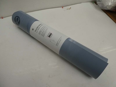 Lot 3537 - Lululemon The Mat 5mm exercise mat