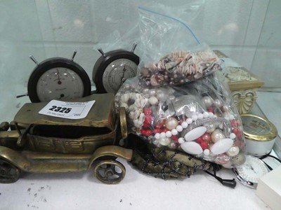 Lot 2325 - Selection of different items including...