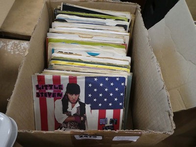 Lot 2473 - Box containing vinyl 7 inch singles including...
