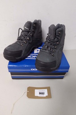 Lot 3632 - Boxed pair of Donnay Suede boots, grey, UK 8