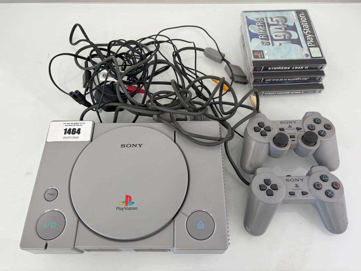 Lot PlayStation 1, 2x controllers and 3 games