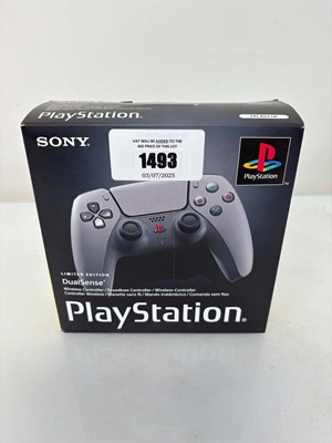 Lot PlayStation 5 DuelSense 30th Anniversary...