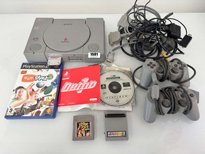 Lot PlayStation 1 with 2 controllers, Action...