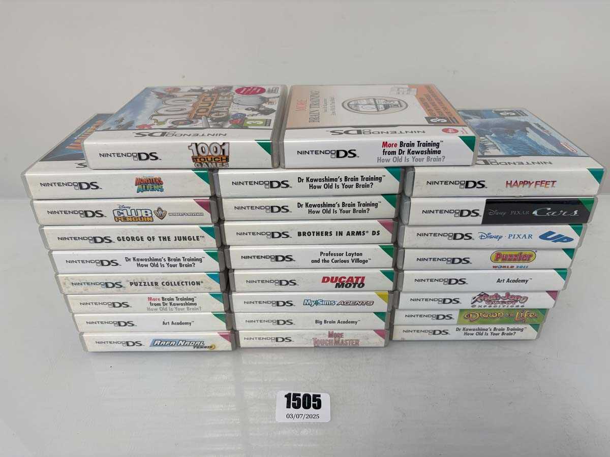 Lot 26x NintendoDS games boxed and DSLite case