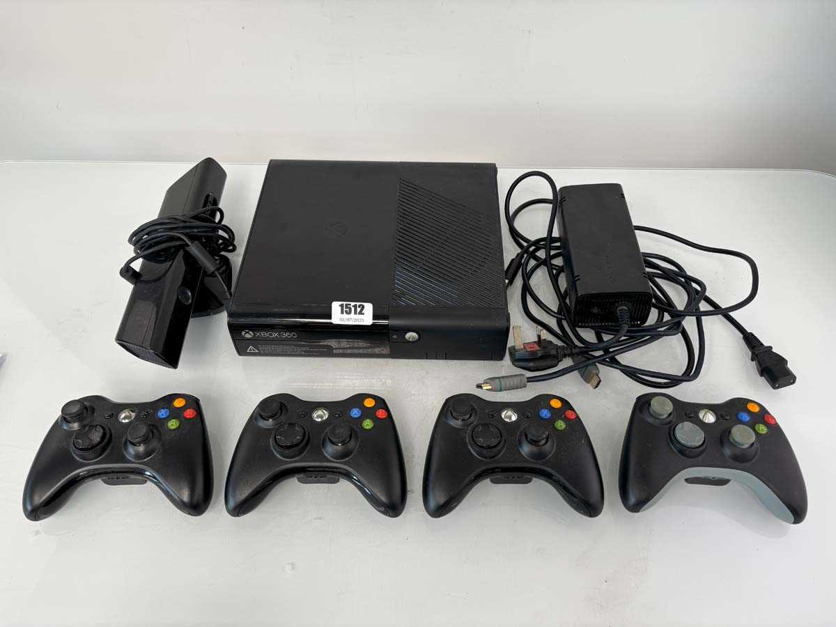 Lot Xbox 360 with 4x controllers and Kinect Motion...