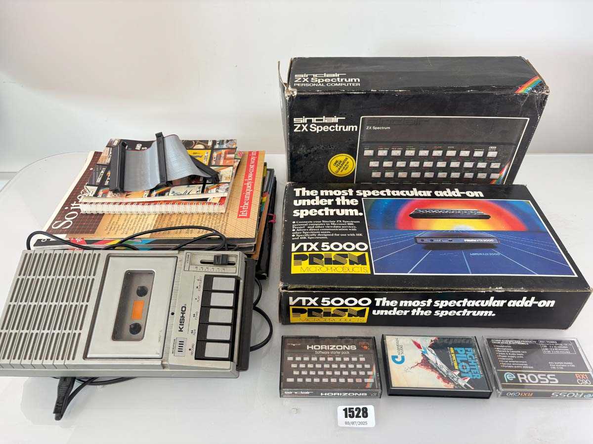 Lot Sinclair ZX Spectrum boxed, VTX5000 boxed,...