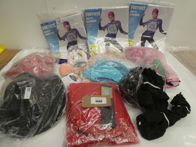 Lot 3600 - Fancy dress costumes, masks, hats etc