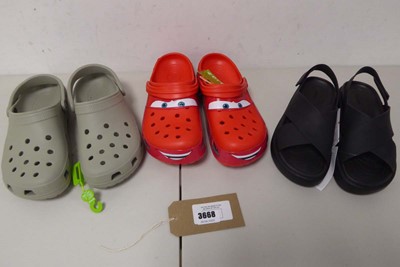 Lot 3668 - 3 pairs of Crocs of various styles and sizes