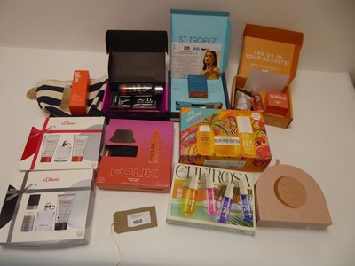 Lot 1058 - Selection of cosmetic gift sets to include Sol...