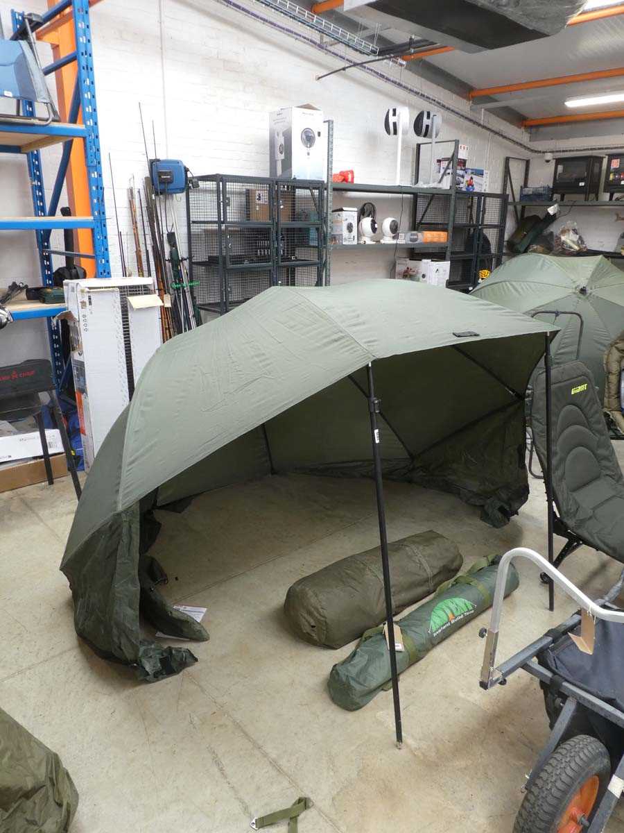 Lot Daiwa green pop-up fishing tent