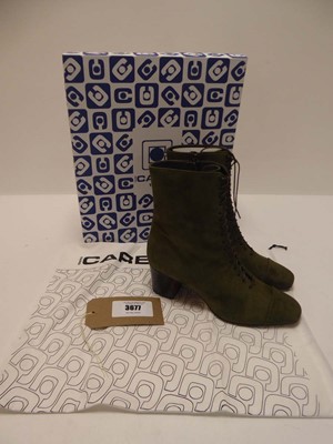 Lot 3677 - Boxed pair of Carel 1952 chev vel kaki colette...
