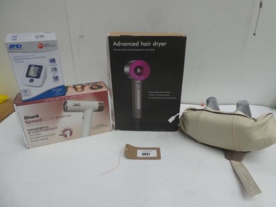 Lot 3621 - Shark Speed Style Essential hair dryer,...