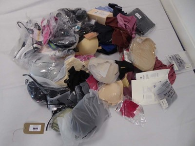 Lot 3695 - Selection of mixed underwear