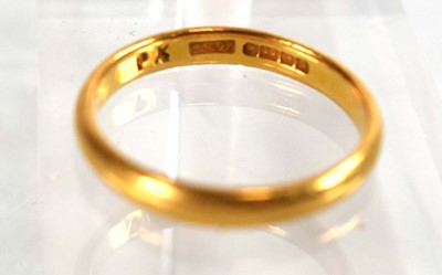 Lot 504 - A 22ct yellow gold wedding band, Birmingham...