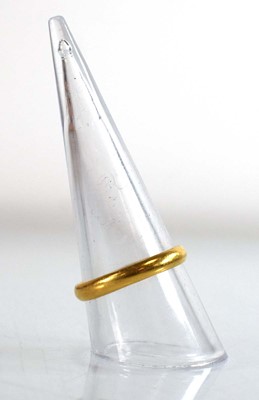 Lot 504 - A 22ct yellow gold wedding band, Birmingham...