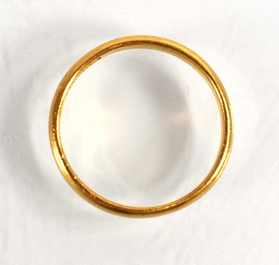 Lot 504 - A 22ct yellow gold wedding band, Birmingham...