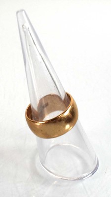 Lot 505 - A 9ct yellow gold wedding band, Birmingham...