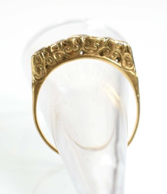 Lot 509 - A yellow metal ring set five graduated clear...