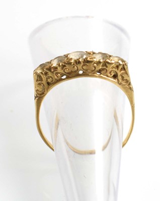 Lot 509 - A yellow metal ring set five graduated clear...