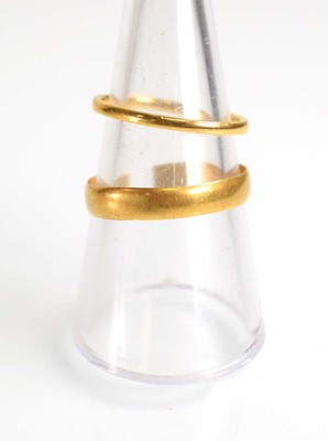 Lot 510 - A 22ct yellow gold wedding band, London 1934,...