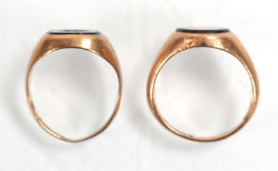 Lot 516 - A 9ct yellow gold signet ring set bloodstone,...