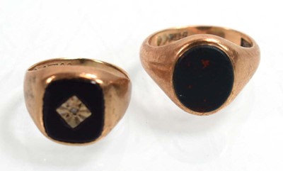 Lot 516 - A 9ct yellow gold signet ring set bloodstone,...