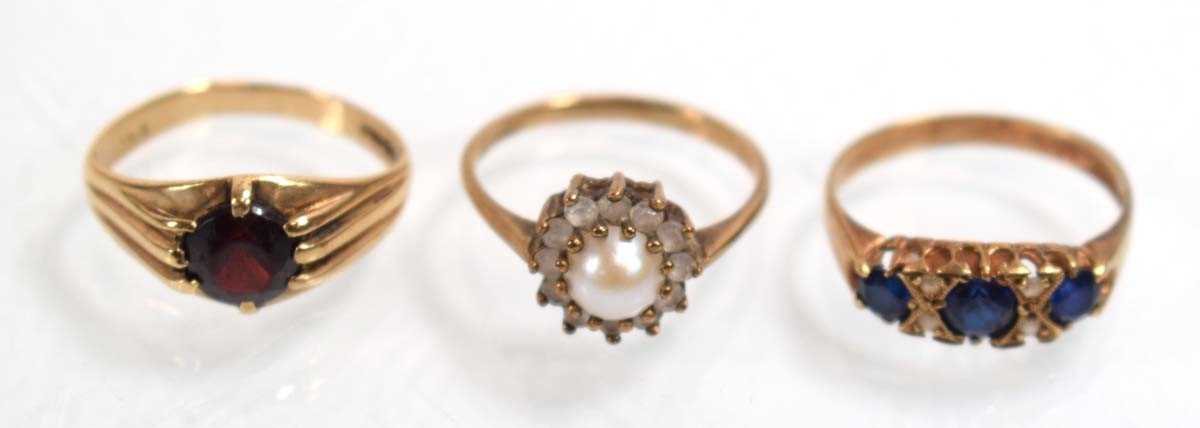 Lot 520 - Three 9ct yellow gold dress rings, one set...