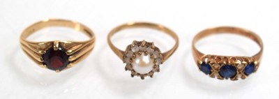 Lot 520 - Three 9ct yellow gold dress rings, one set...