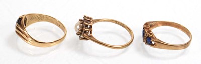 Lot 520 - Three 9ct yellow gold dress rings, one set...