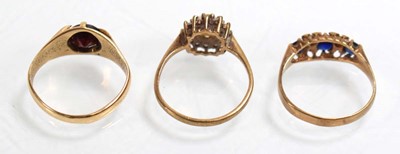 Lot 520 - Three 9ct yellow gold dress rings, one set...
