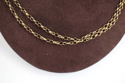 Lot 522 - A 9ct yellow gold chainlink necklace with...