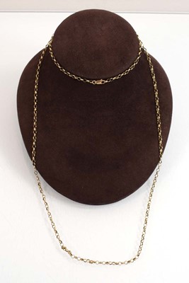Lot 522 - A 9ct yellow gold chainlink necklace with...