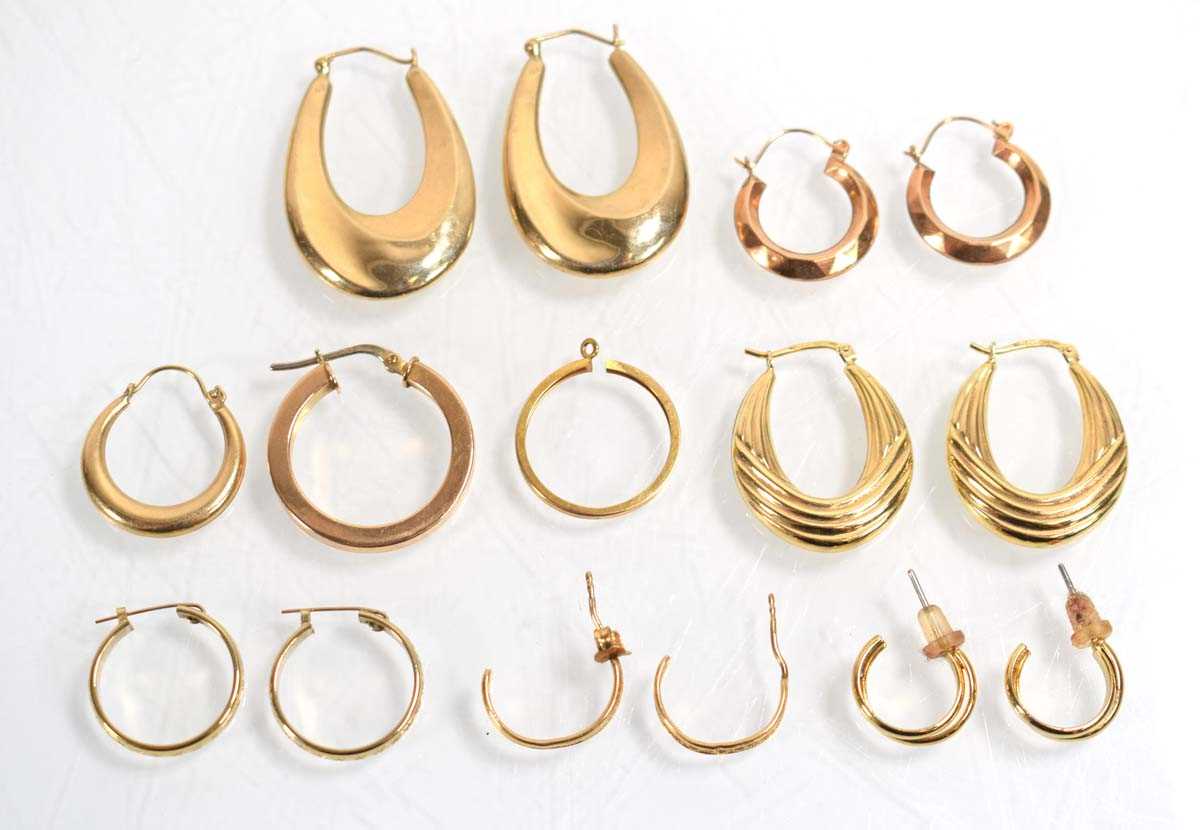Lot 526 - Six pairs of 9ct yellow gold and yellow metal...