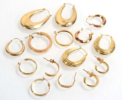Lot 526 - Six pairs of 9ct yellow gold and yellow metal...