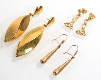 Lot 528 - A pair of 9ct yellow gold ear pendants of...