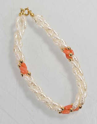 Lot 529 - A group of costume jewellery including a coral...