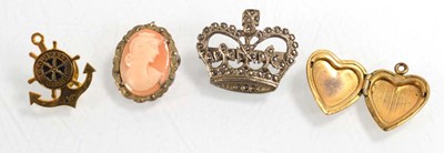 Lot 529 - A group of costume jewellery including a coral...