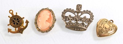 Lot 529 - A group of costume jewellery including a coral...
